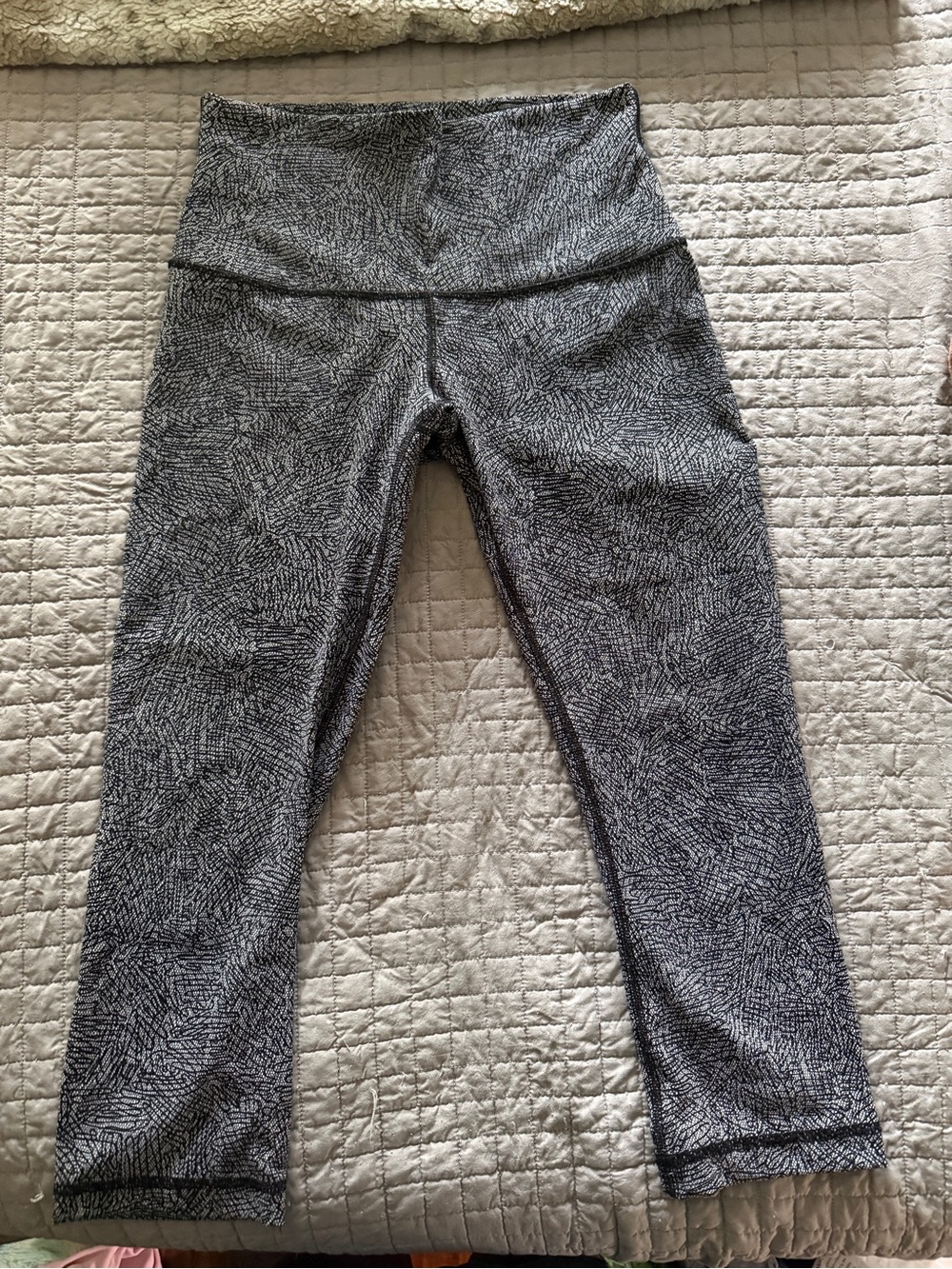lululemon size 8 capri leggings